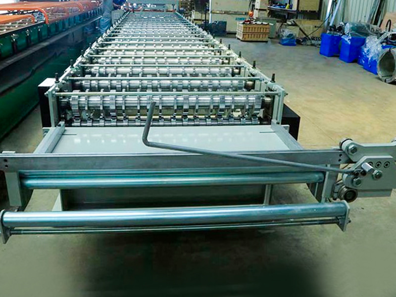 Высокоскоростная машина для профилирования кровельных листов