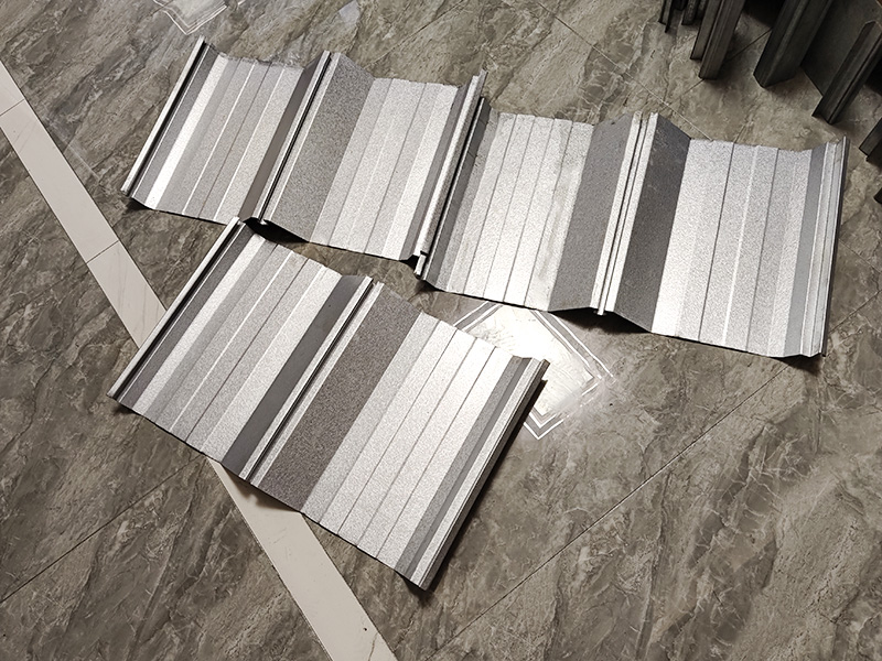 YX25-820 Простая в установке профилегибочная машина для фотоэлектрической плитки