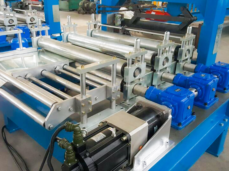 Простая машина для сплющивания и резки рулонов