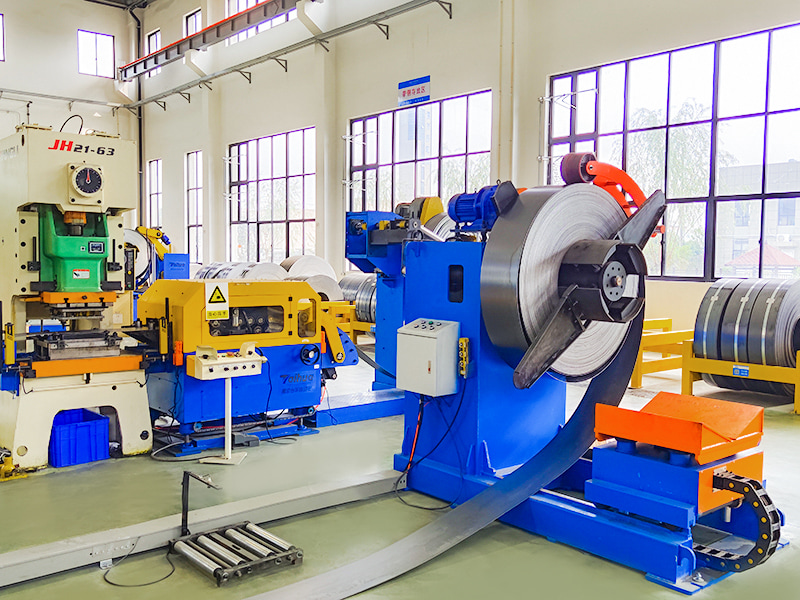 Гидравлические разматыватели рулонов стали